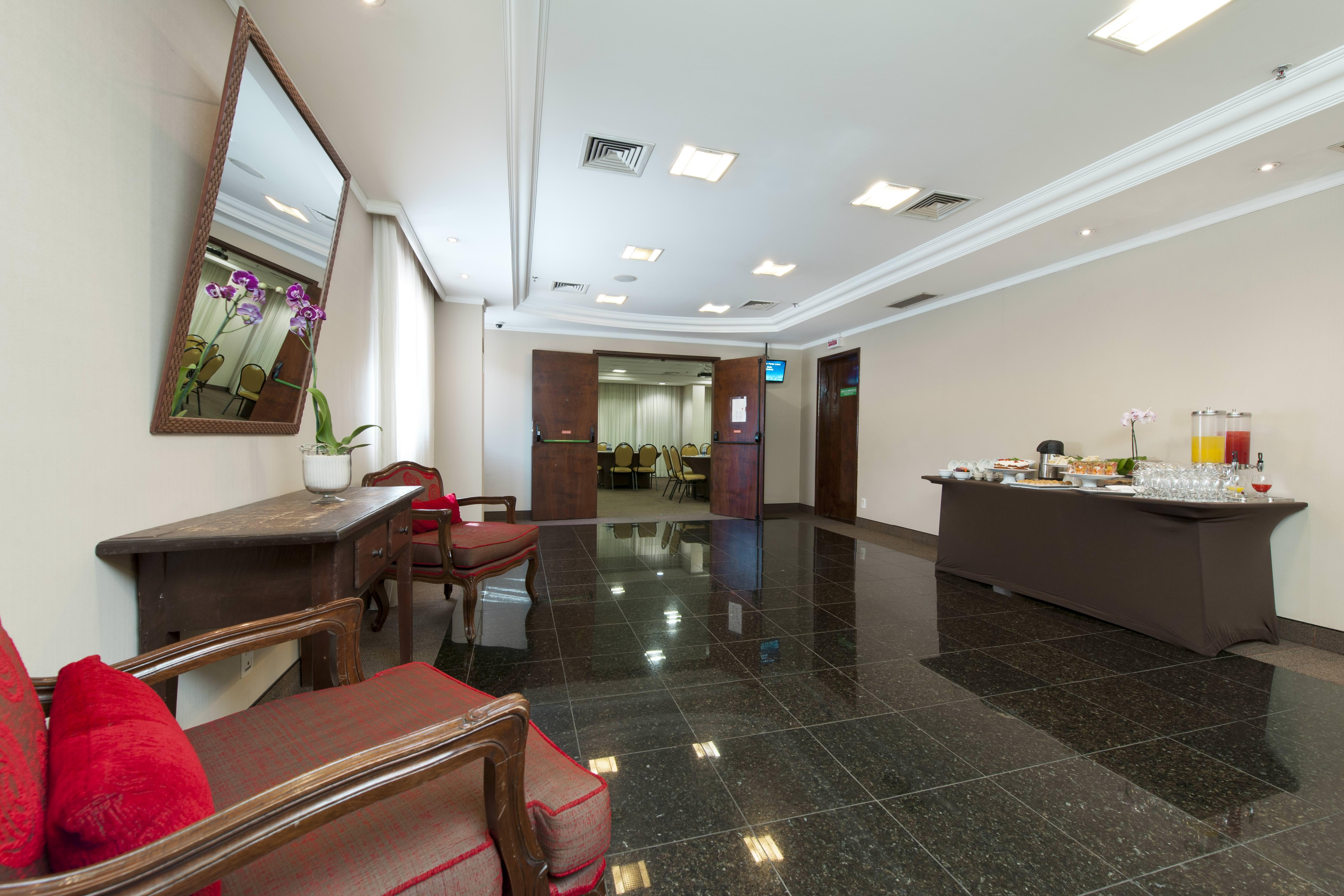 Hotel Clarion Faria Lima São Paulo Exterior foto The lobby of the hotel