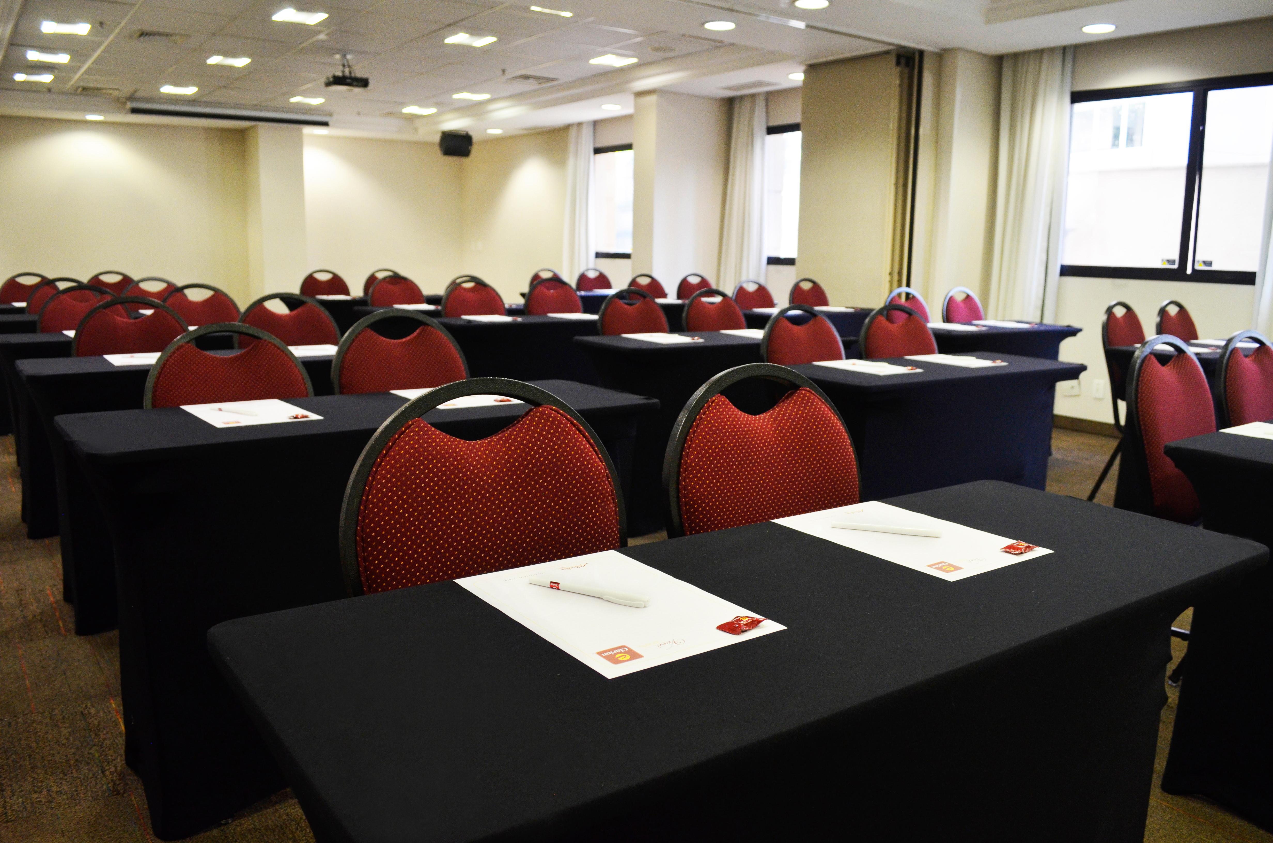 Hotel Clarion Faria Lima São Paulo Exterior foto A typical classroom layout