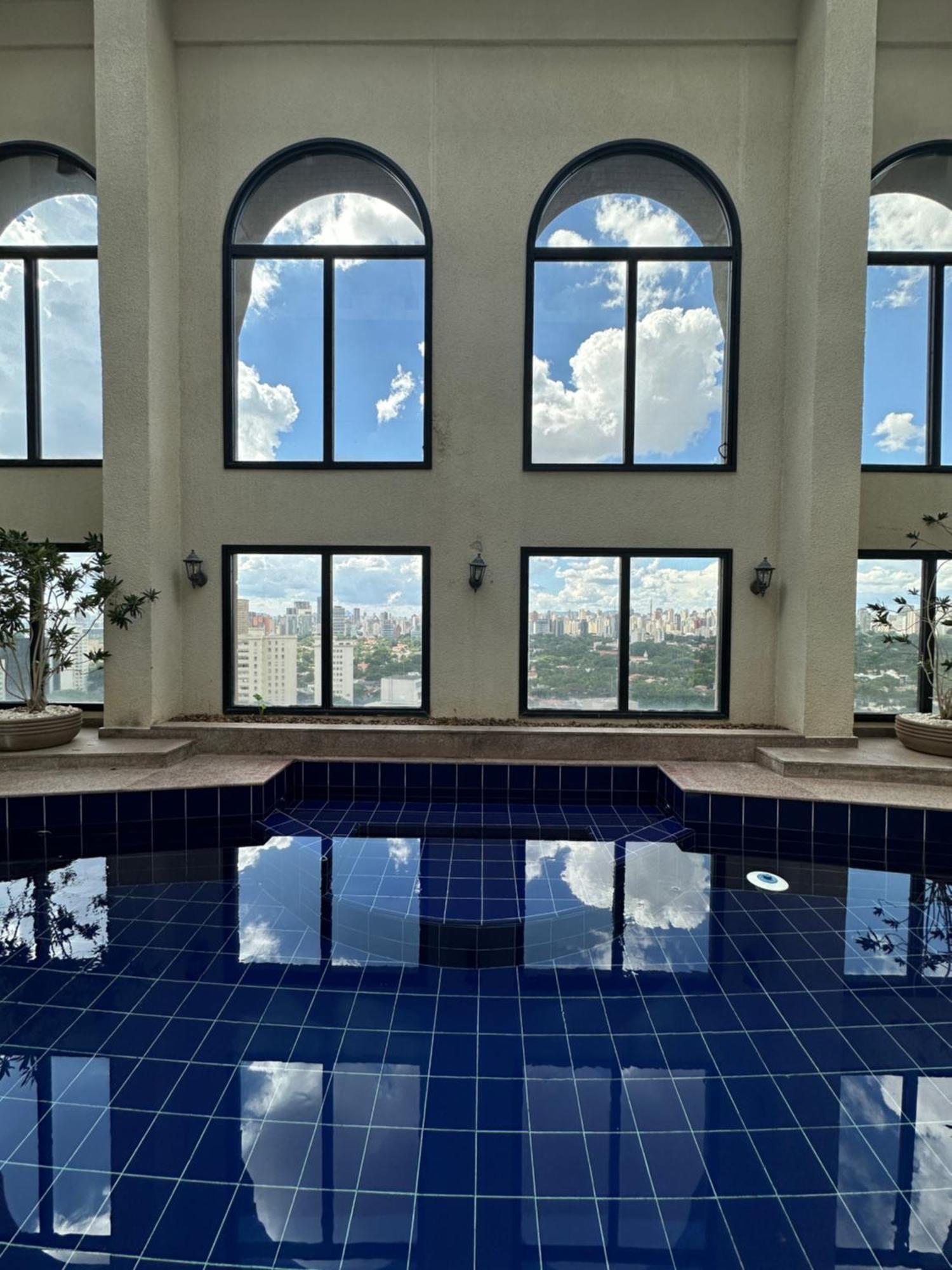 Hotel Clarion Faria Lima São Paulo Exterior foto Swimming pool